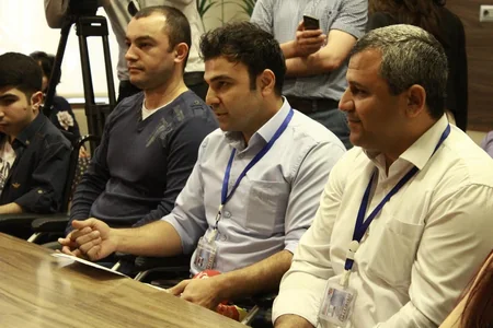​Azad Rəhimov Avropa Qran-prisinin fiziki məhdudiyyətli könüllüləri ilə görüşüb
