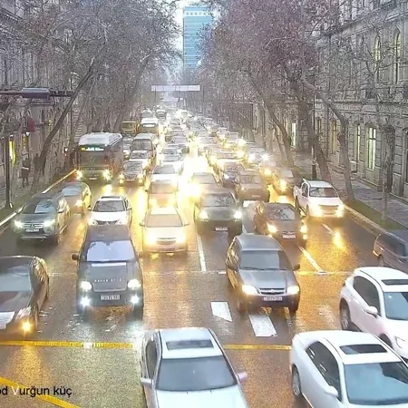 Bakının bir sıra yollarında sıxlıq müşahidə edilir