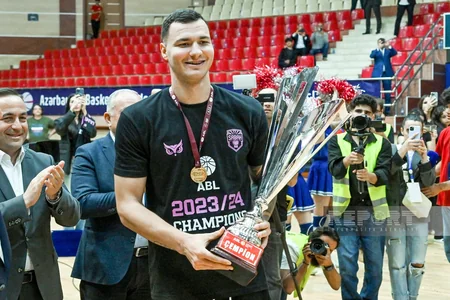 Azərbaycan Basketbol Liqasının qalibi olan Sabaha çempionluq kuboku təqdim olunub