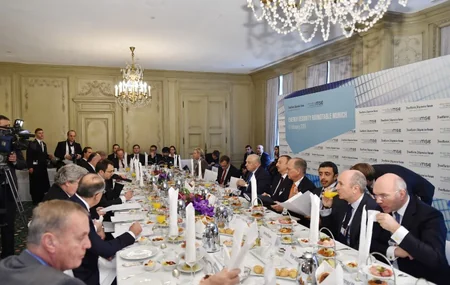 ​İlham Əliyev Münxendə “Şaxələndirmə strategiyaları” mövzusunda “dəyirmi masa”da iştirak edib