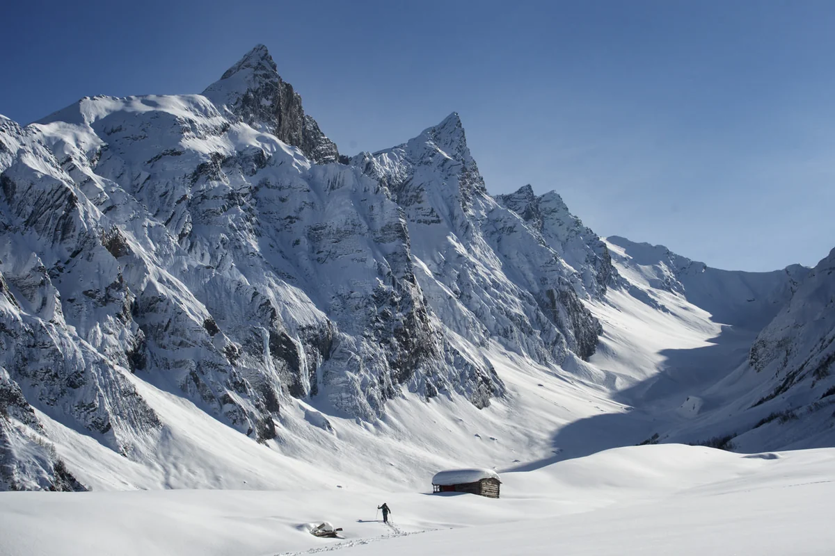 Gürcüstanda qar uçqununa düşən ispaniyalı turist ölüb
