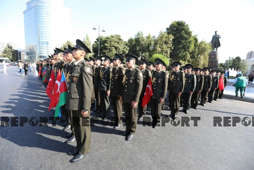Bakının azad olunması münasibətilə keçirilən yürüş başa çatıb
