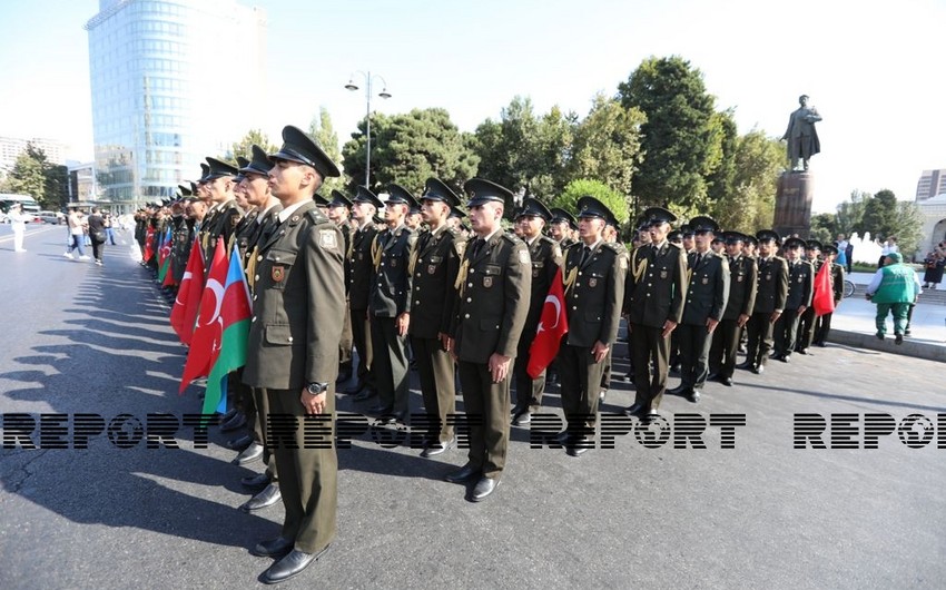 Bakının azad olunması münasibətilə keçirilən yürüş başa çatıb
