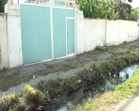 Kürdəmirin mərkəzi küçəsinin mövsümi qonaqları: yayda üfunət, qışda sel suları - REPORTAJ