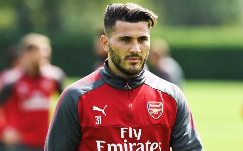 Qarabağın rəqibi Arsenalın müdafiəçisini transfer edib