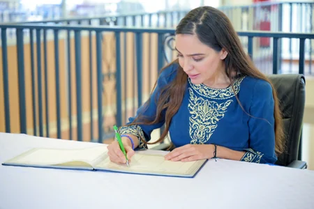 Leyla Əliyeva Nayrobi tam orta məktəbində və tibb mərkəzində olub