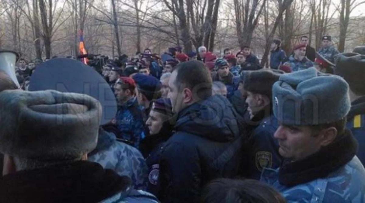 ​Полиция Армении: У некоторых участников протеста в Ереване есть взрывчатка