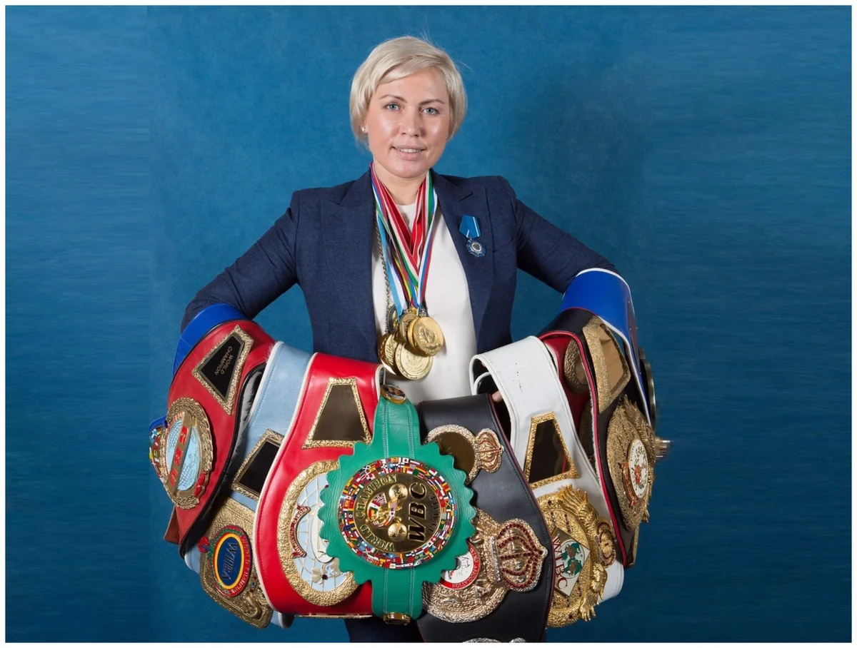 Dünya çempionu təyyarədə maska taxmadığı üçün qalmaqala səbəb oldu