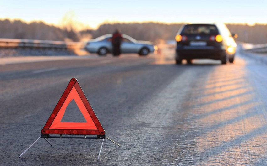 Astarada Mercedes aşdı, ölən və yaralananlar var 