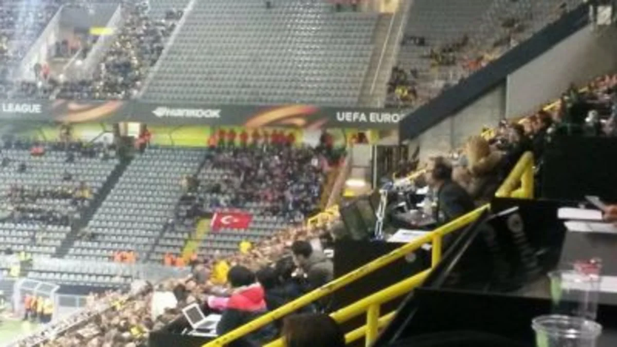 ​Borussiya -Qəbələ matçında görünən Ermənistan bayrağı dərhal yığışdırılıb