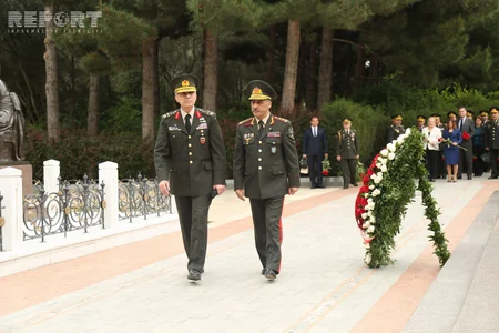 Türkiyə Jandarma Qüvvələrinin komandanı Fəxri xiyabanı və Şəhidlər xiyabanını ziyarət edib