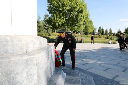 Azərbaycan Ordusunun Baş Qərargah rəisi Ankarada Heydər Əliyev Parkını ziyarət edib