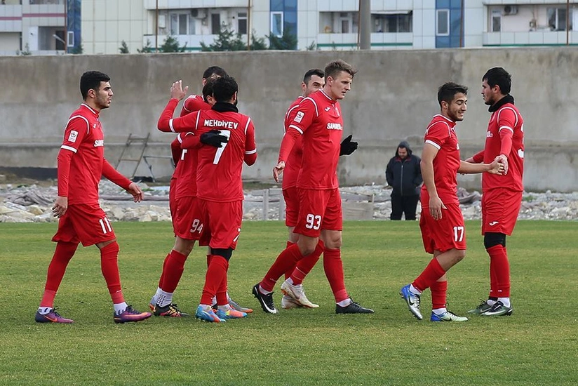Azərbaycanda ilin ilk futbol matçı darmadağınla yekunlaşıb