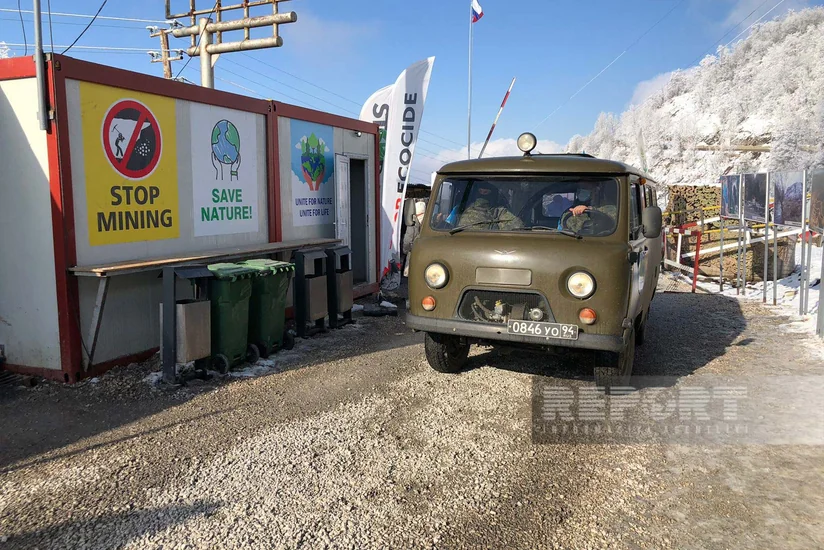 Медицинский автомобиль российских миротворцев беспрепятственно проехал по дороге Ханкенди-Лачын