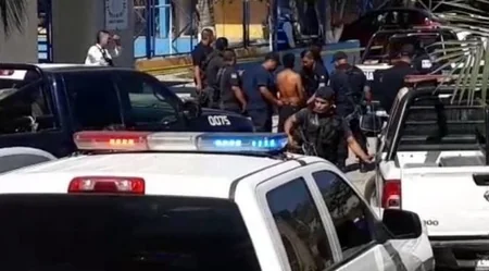 Meksikada silahlı şəxs 40-dan çox uşağı girov götürüb - FOTO - VİDEO