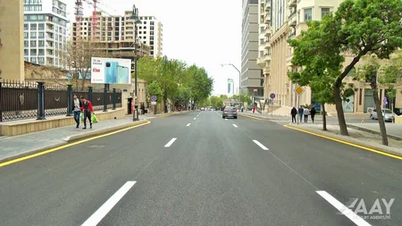 Paytaxtın üç prospektində deformasiyaya uğramış örtük yenilənib