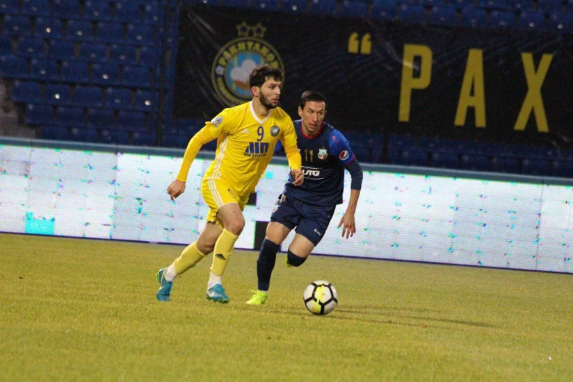 Neftçinin yeni transferlərindən biri gəlib, digəri gözləyir