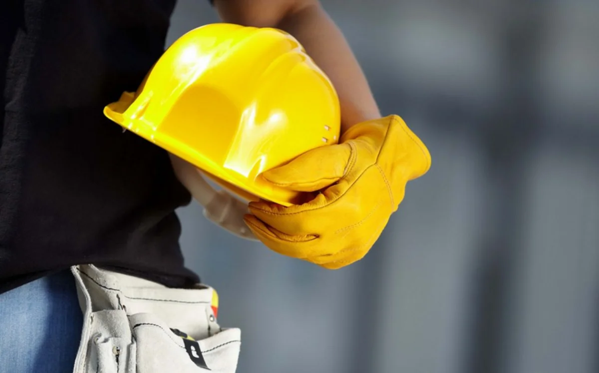 Bakıda fəhlə çoxmərtəbəli binadan yıxılaraq ölüb