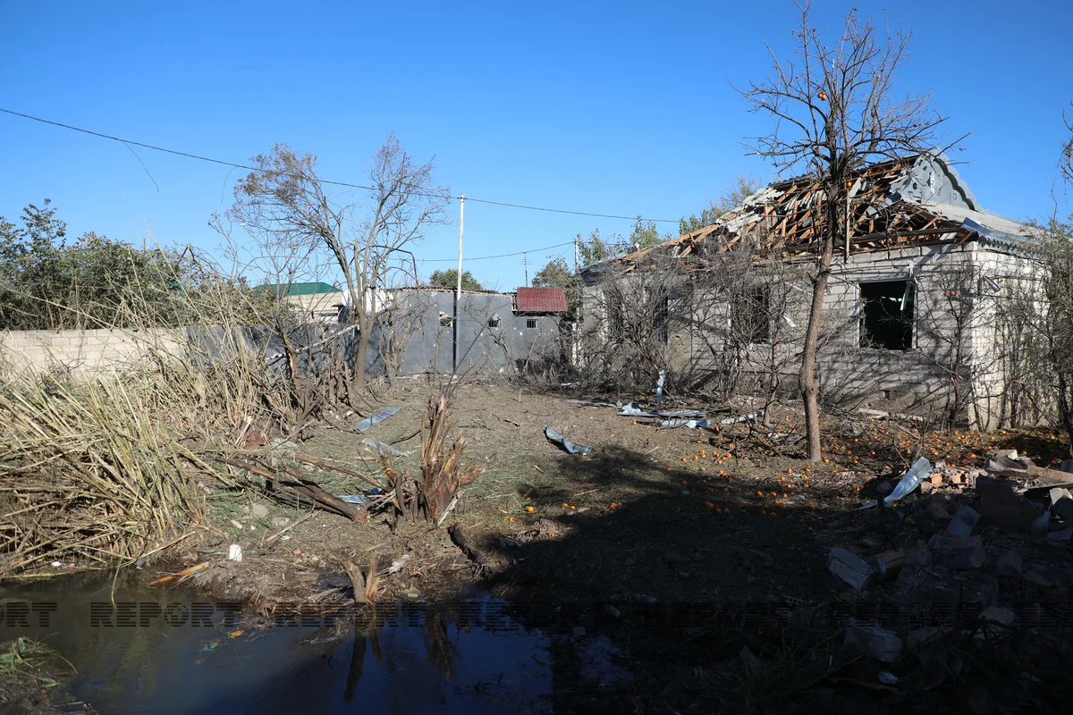Ermənilərin atdığı mərmi evləri və mağazaları dağıdıb