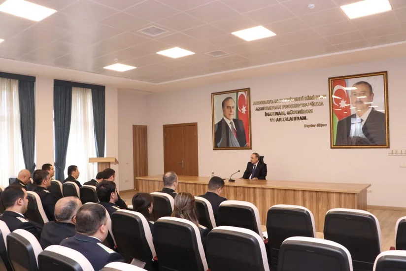Baş prokuror Gəncədə vətəndaşları qəbul edib
