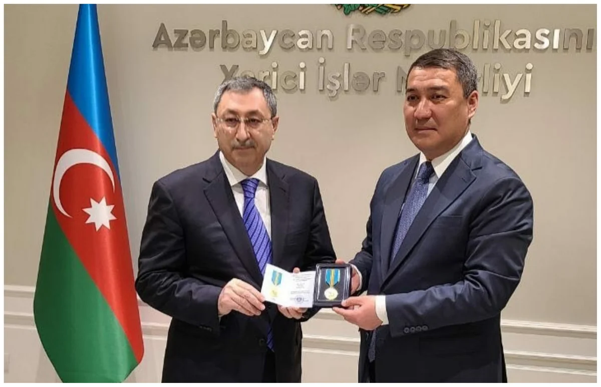 Qazaxıstan Prezidenti Xələf Xələfovu təltif edib