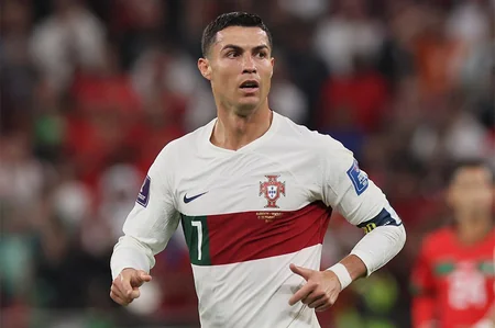 Futbol üzrə bütün zamanların rəmzi komandası açıqlanıb