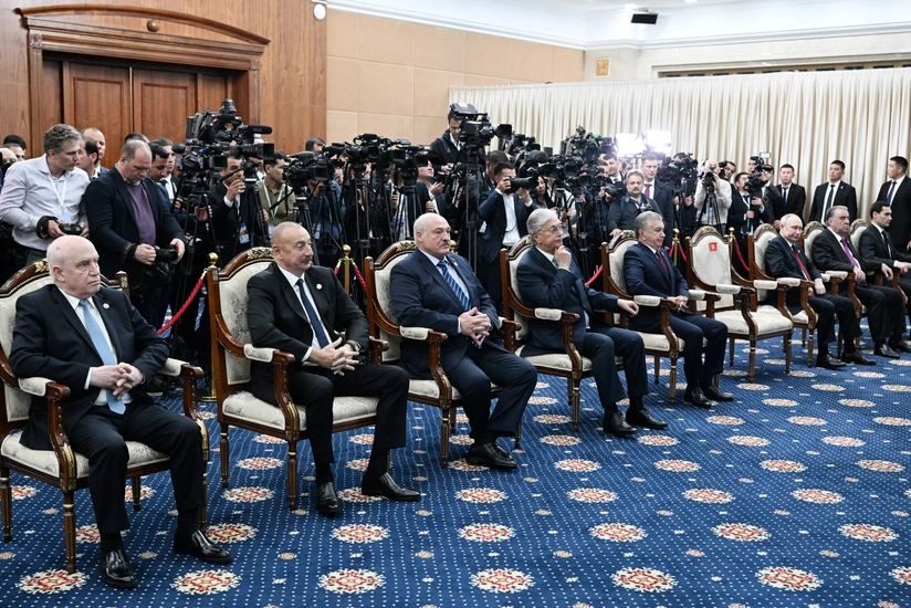 Prezident İlham Əliyev Bişkekdə Şavkat Mirziyoyevin təltifolunma mərasimində iştirak edib