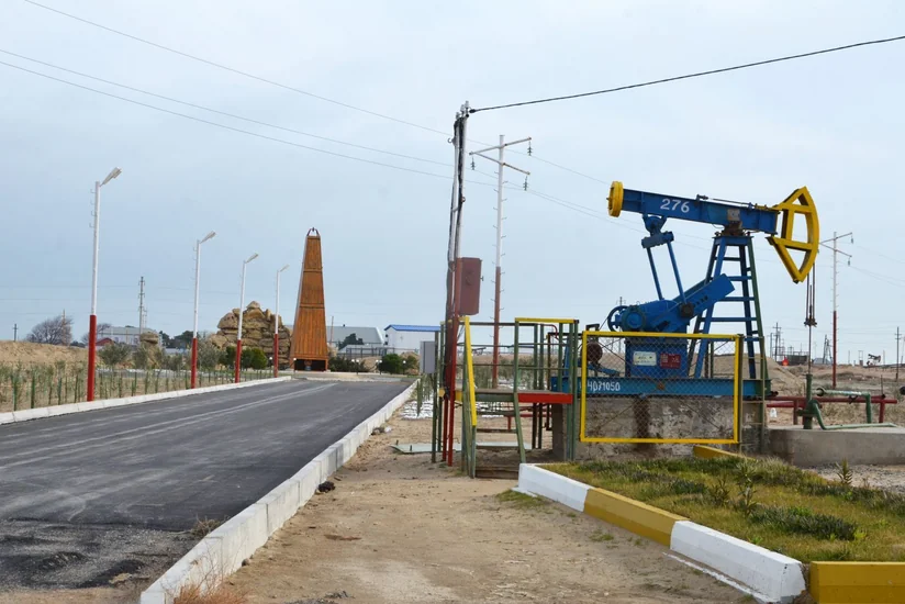 Azerbaijani oil price continues to fall