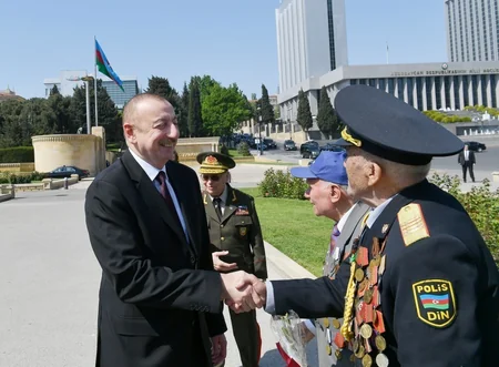 Prezident İlham Əliyev 9 May - Qələbə Günü münasibətilə Bakıda keçirilən mərasimdə iştirak edib - YENİLƏNİB