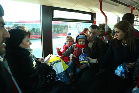 Bakıda Nəqliyyat Mübadilə Mərkəzində 15 dayanacaq pavilyonu sərnişinlərin istifadəsinə verilib