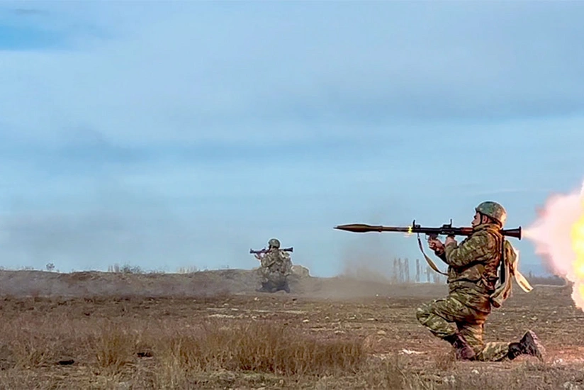 Hərbi vəzifəlilər atıcı silahlardan və qumbaraatanlardan praktiki atış ediblər