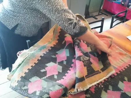 Tərtərdə zibillikdən XVIII əsrə aid kilim tapılıb - FOTO