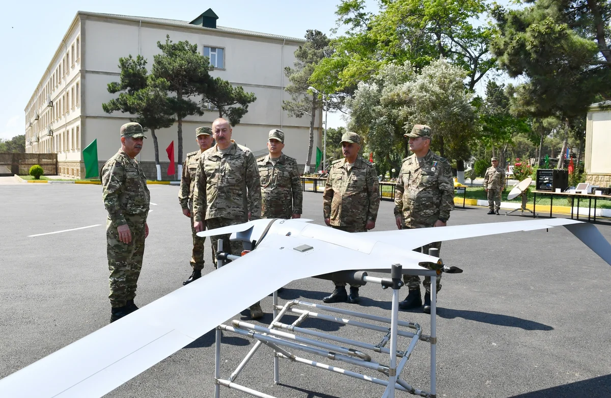 Azərbaycan Ordusunun arsenalındakı zərbə dronları və PUA-lar Ali Baş Komandana nümayiş etdirilib