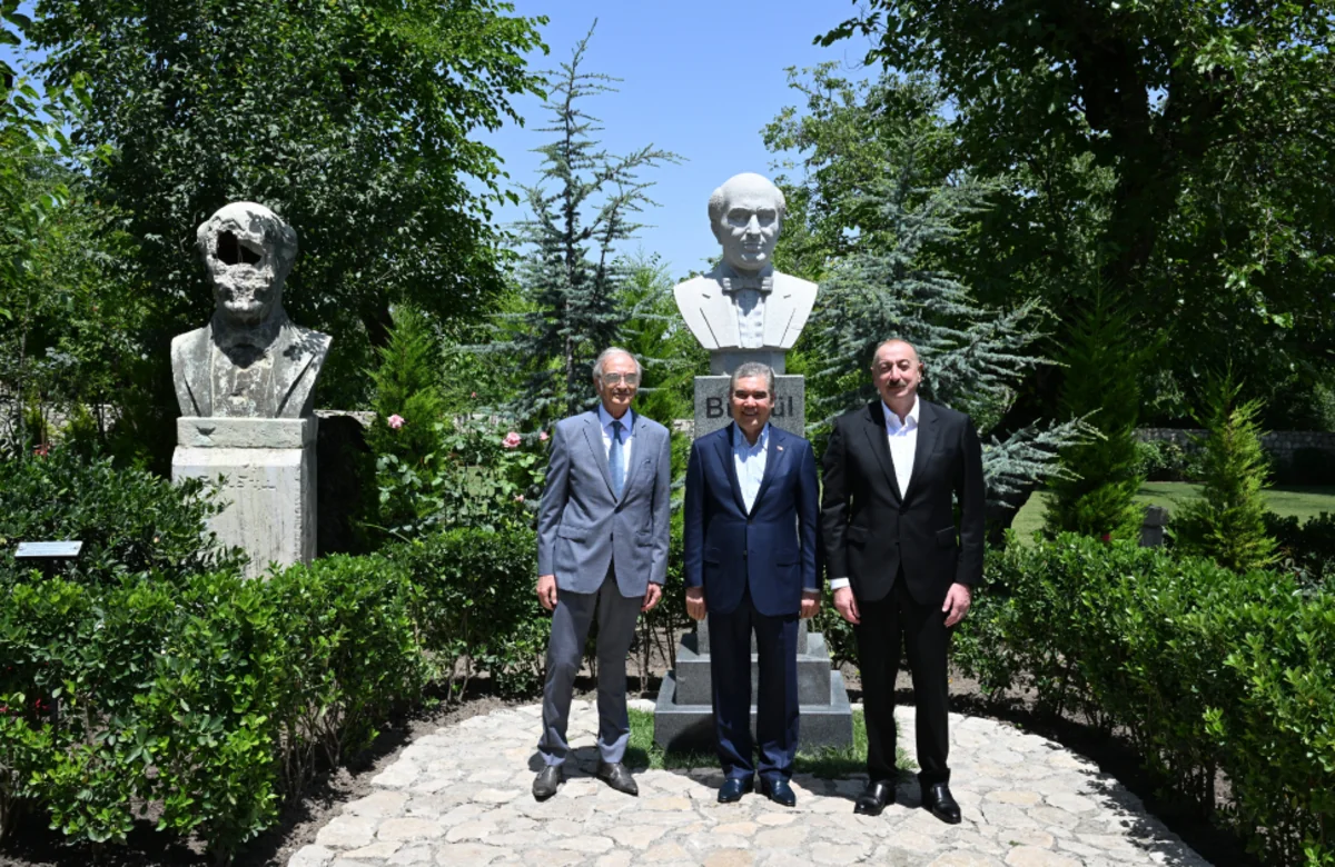 İlham Əliyev və Qurbanqulu Berdiməhəmmədov Şuşada Bülbülün ev-muzeyində olublar