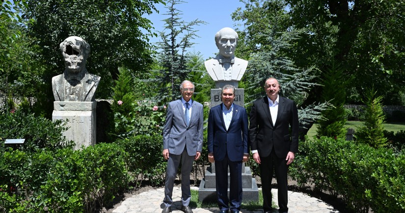 İlham Əliyev və Qurbanqulu Berdiməhəmmədov Şuşada Bülbülün ev-muzeyində olublar