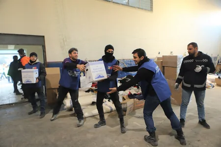 Azərbaycan könüllüləri Adıyamana gedib, zəlzələdən zərərçəkən uşaqlara dəstək veriblər