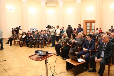 Fəxri adlar alan mədəniyyət və incəsənət xadimlərinə mükafatları təqdim edilib