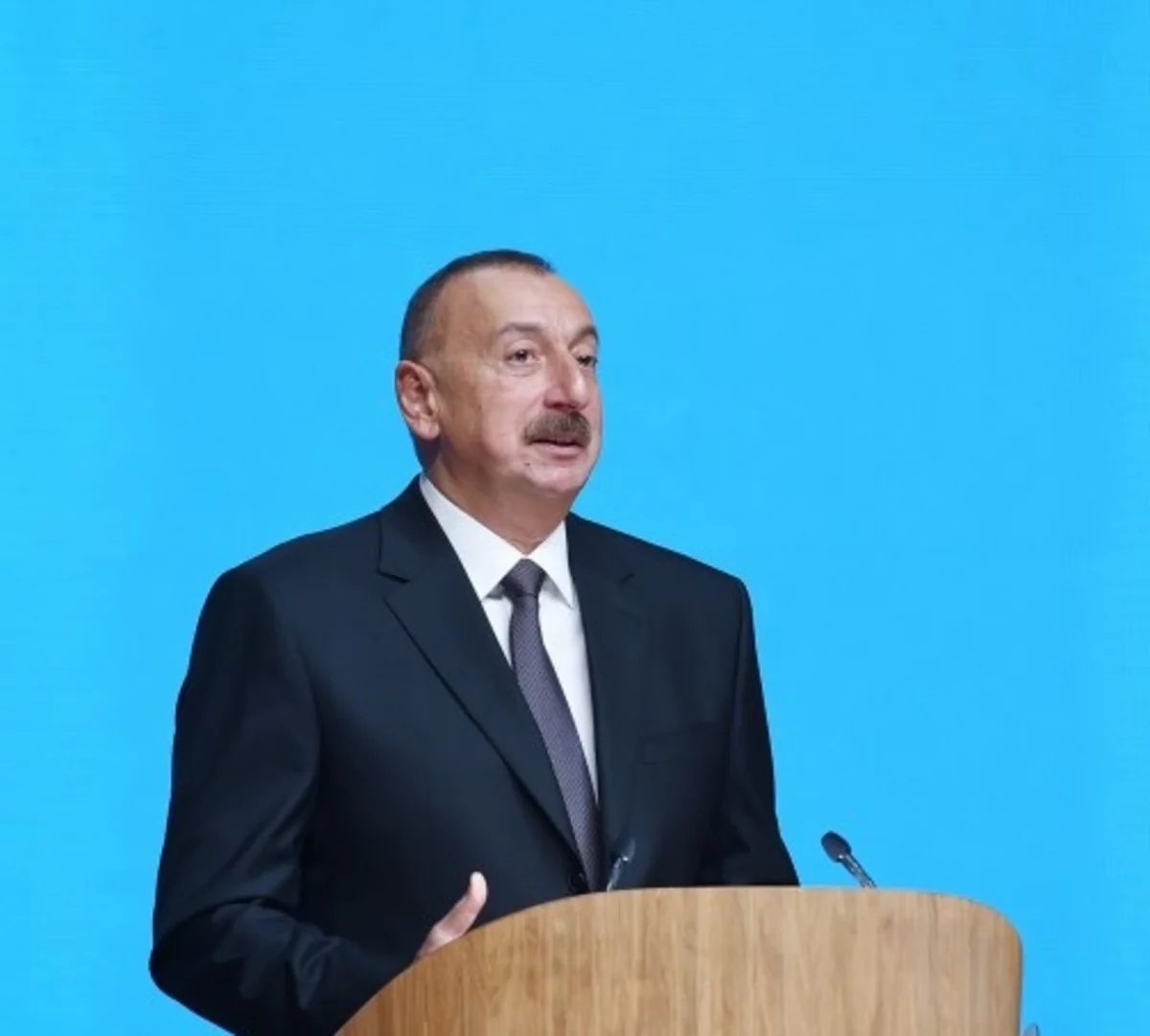 Azərbaycan Prezidenti: “Neftdən əldə edilən gəlirləri Dövlət Neft Fondunda çox şəffaf şəkildə qoruyuruq”