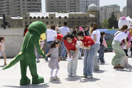 Heydər Əliyev Mərkəzinin parkında Uşaq festivalı keçirilib
