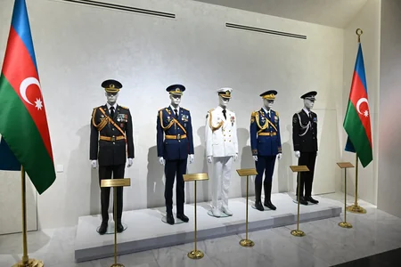 Prezident İlham Əliyev Bakıda Dövlət Bayrağı Meydanında olub, Azərbaycanın üçrəngli Bayrağını ucaldıb - YENİLƏNİB