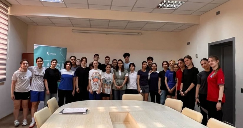 AMADA Azərbaycan qılıncoynatma millisinin üzvləri üçün maarifləndirmə seminarı keçirib