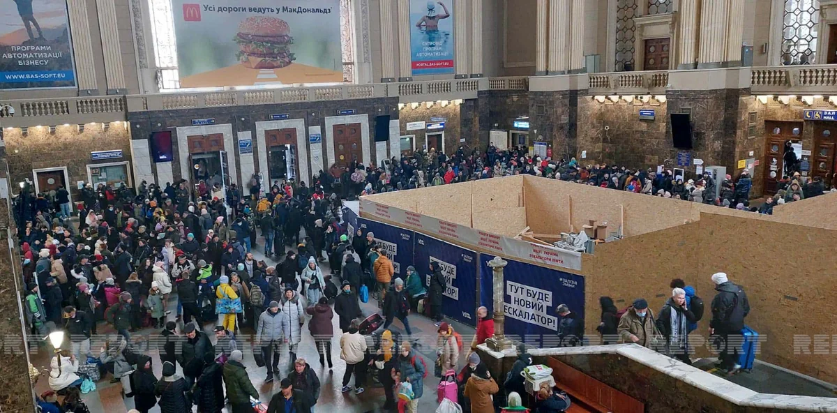 Kyiv residents trying to leave city en masse