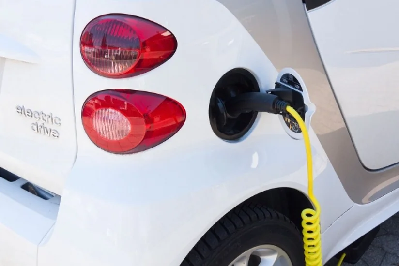 “Mercedes-Benz” elektromobilləri üçün yükləmə qurğuları şəbəkəsini yaratmaq istəyir
