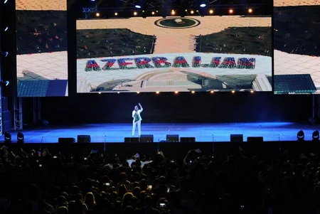 Heydər Əliyev Mərkəzinin parkında Bakının azad edilməsinin 100 illiyi münasibəti ilə konsert olub