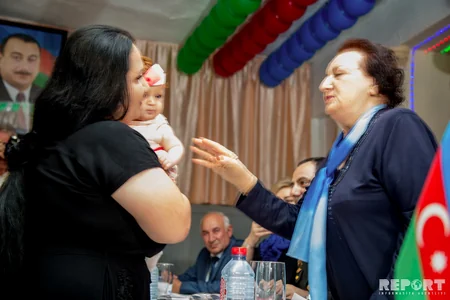 Körpəsi ilə azadlığa çıxan qadın: “Bir də bura gəlmərəm...” - HƏYAT HEKAYƏTİ