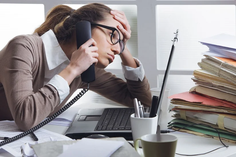 Работникам банков могут запретить пользоваться смартфонами