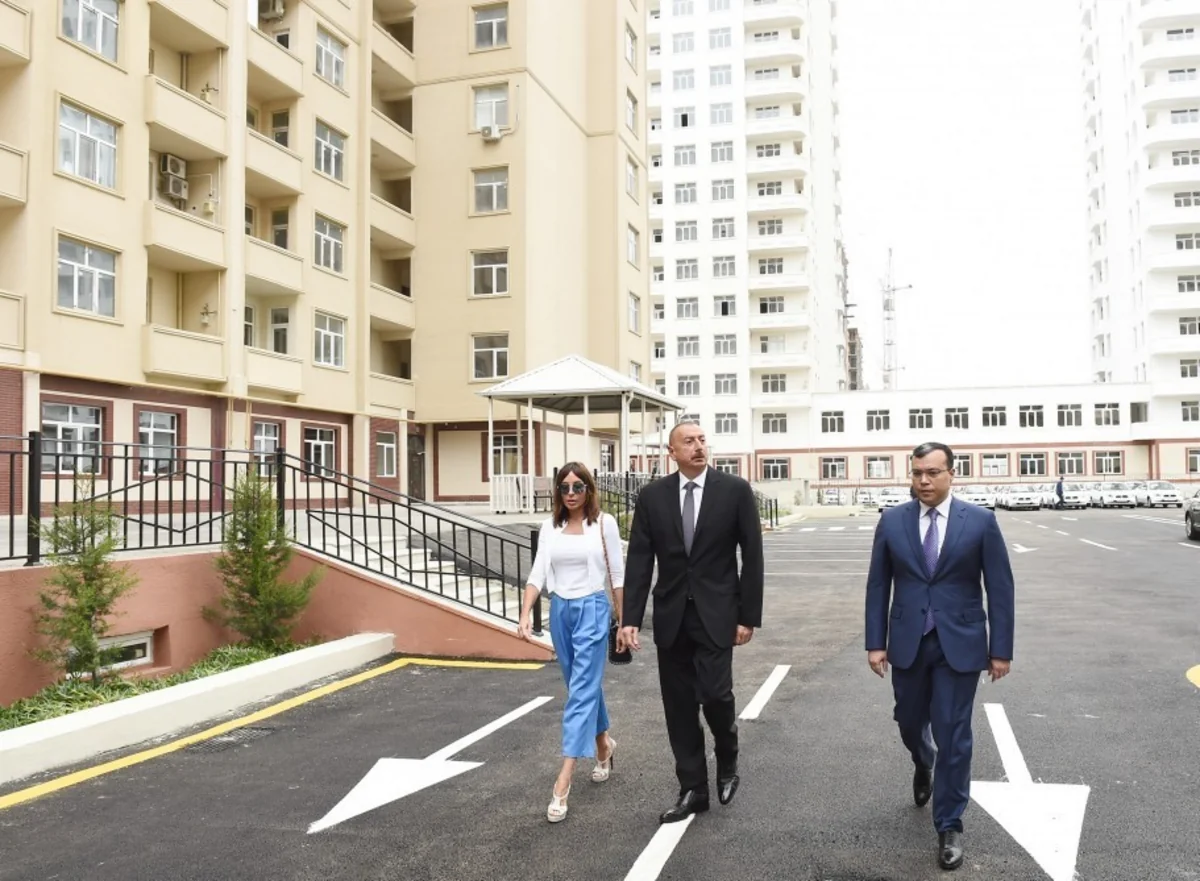 Ilham Aliyev attended ceremony giving apartments and cars to veterans and martyrs