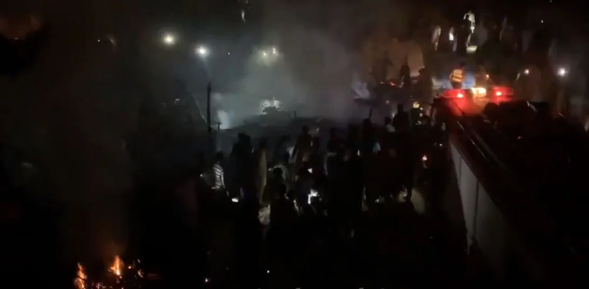 В Пакистане десять человек погибли при крушении самолета - ВИДЕО
