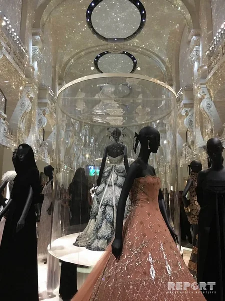 Parisdə məşhur modelyer Kristian Diorun yaradıcılığının 70 illiyi qeyd olunub - FOTOREPORTAJ