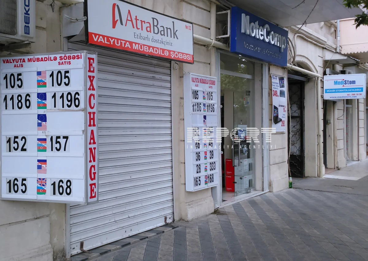 ​Azərbaycanda kommersiya bankları dolların alışını kəskin artırıb